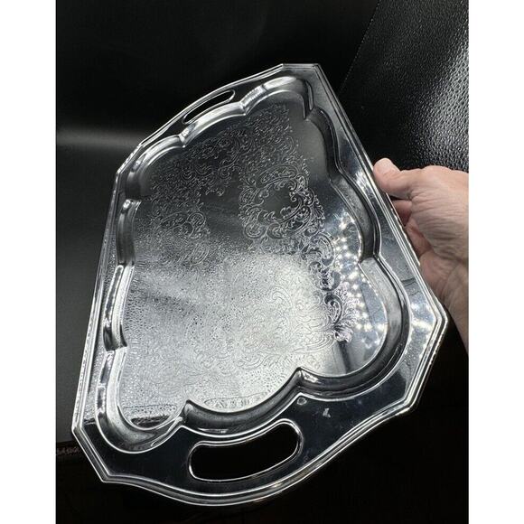 Vintage Wm Rogers silverplate fancy 18”handled serving tray - Picture 5 of 9